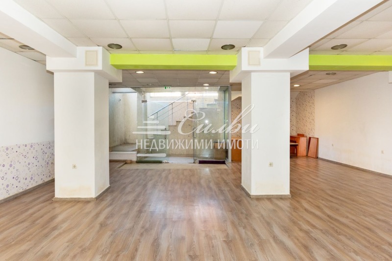Продава МАГАЗИН в град Шумен, Център - 124 кв.м / 124 000 € » 242 522.92 лв., НЕДВИЖИМИ ИМОТИ СИЛВИ