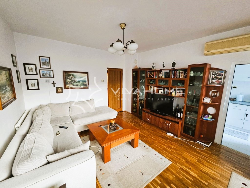 Продава МНОГОСТАЕН, гр. Добрич, Център, снимка 2 - Апартаменти - 48096584