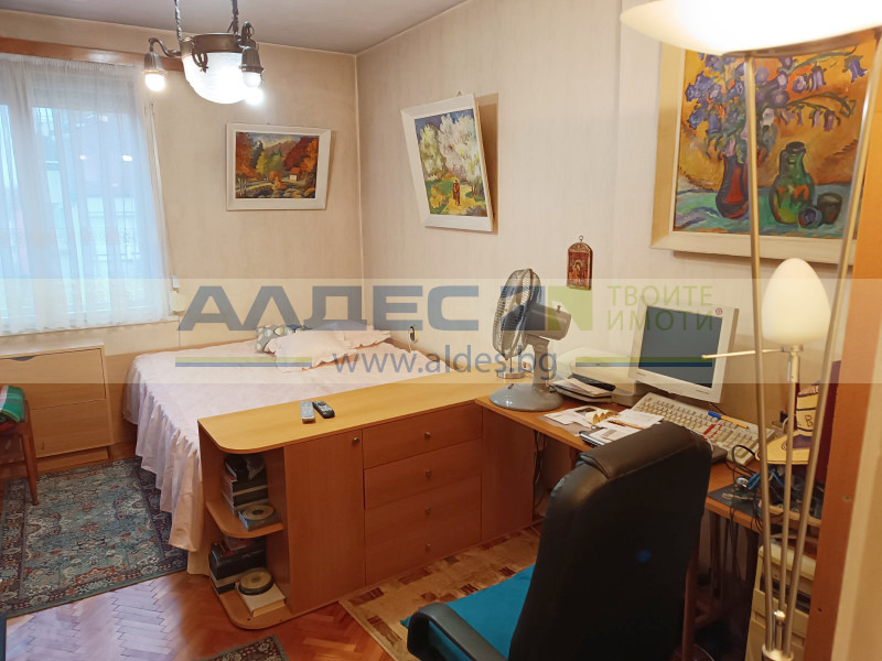 Продава  2-стаен град София , Оборище , 80 кв.м | 93043010