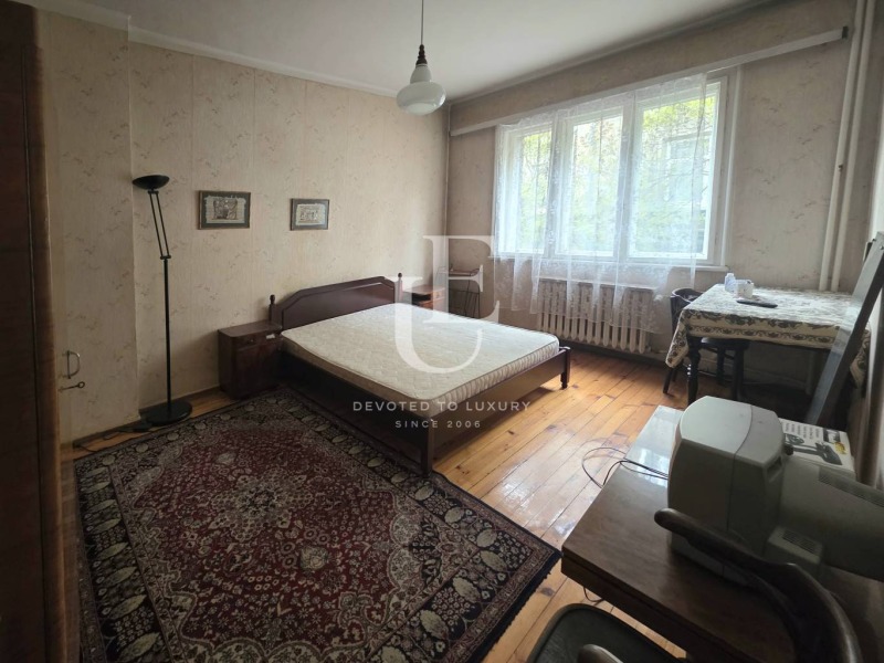 Продава МНОГОСТАЕН, гр. София, Център, снимка 8 - Апартаменти - 52370092