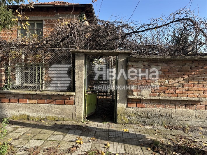 Продава КЪЩА, с. Крислово, област Пловдив