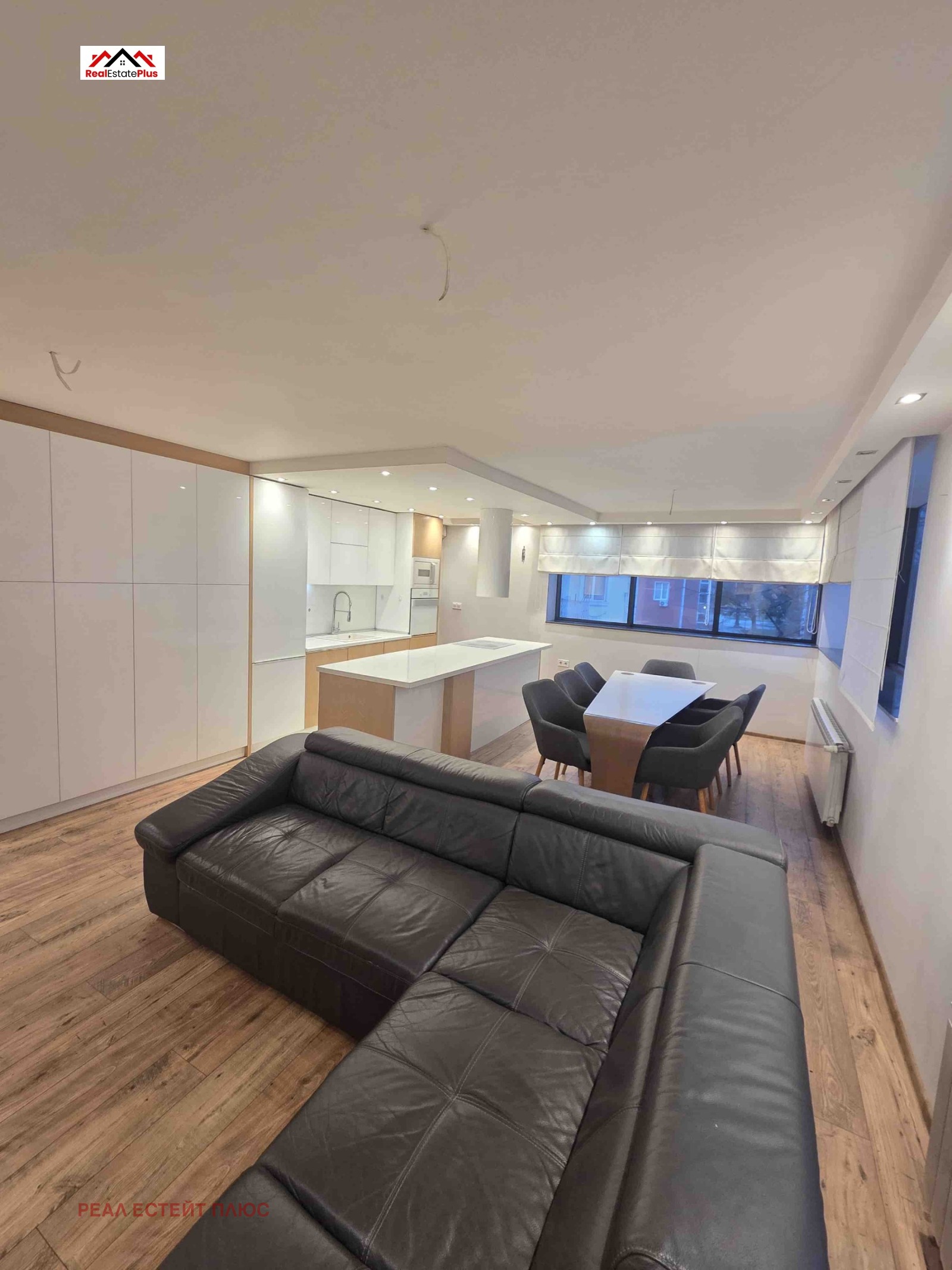 Продава 3-СТАЕН, гр. Плевен, Идеален център