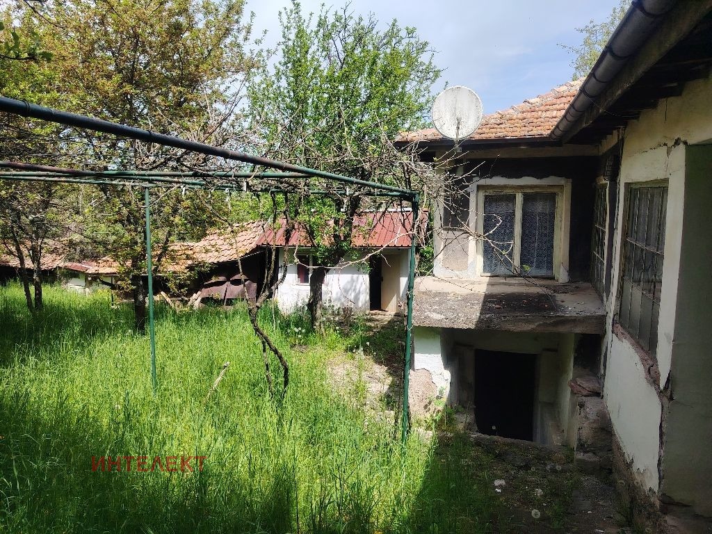 Продава КЪЩА, с. Велковци, област Перник, снимка 2 - Къщи - 54514236
