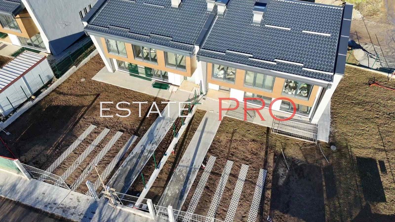 Продава КЪЩА, гр. София, с. Панчарево, снимка 2 - Къщи - 52288079