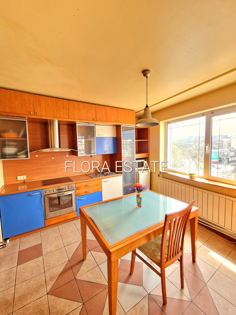 Продава 3-СТАЕН в град Добрич, Център - 126 кв.м / При запитване, ФЛОРА ЕСТЕЙТ