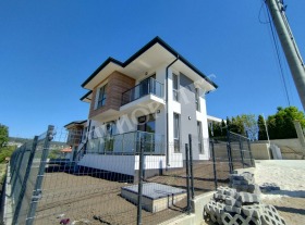 Casa m-t Gorna Traca, Varna
