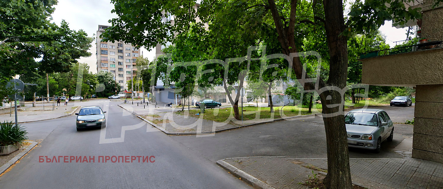 Продава ГАРАЖ, ПАРКОМЯСТО, гр. Казанлък, област Стара Загора, снимка 2 - Гаражи и паркоместа - 55652409