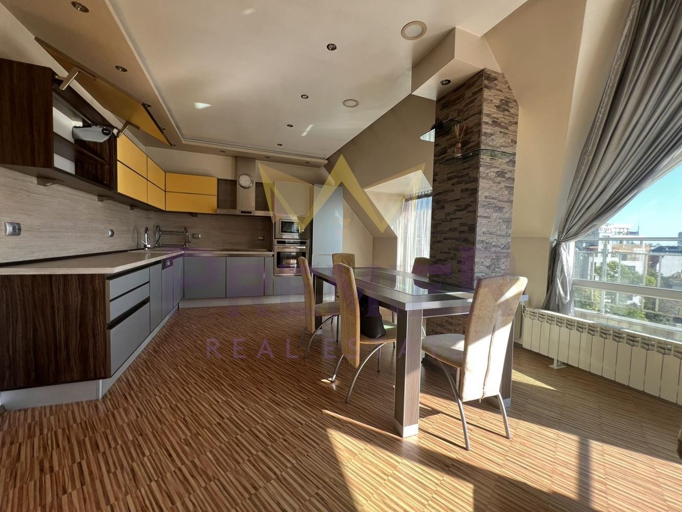 Продава 3-СТАЕН, гр. Варна, Колхозен пазар, снимка 2 - Апартаменти - 53732245