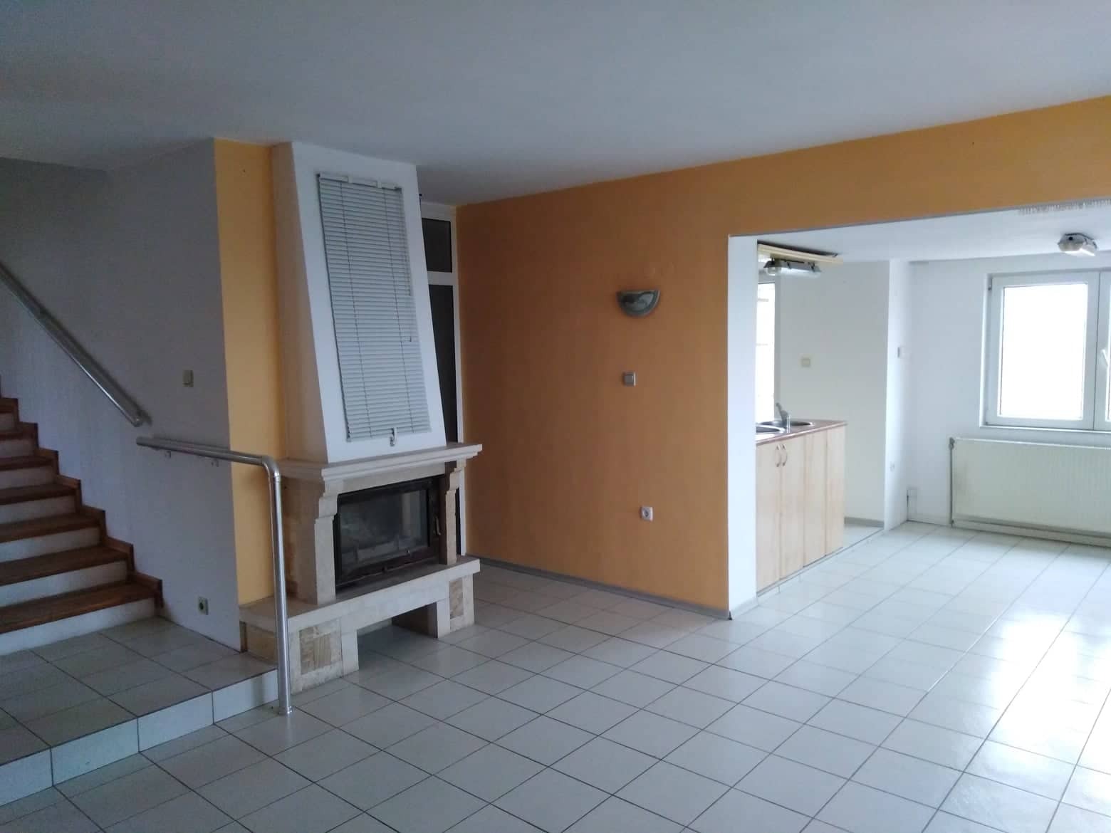Продава МЕЗОНЕТ, гр. Монтана, Идеален център, снимка 2 - Апартаменти - 49115179