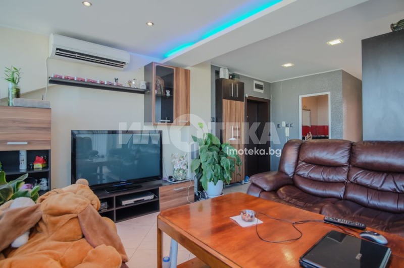 Продава 2-СТАЕН, гр. София, Оборище, снимка 2 - Апартаменти - 52113795