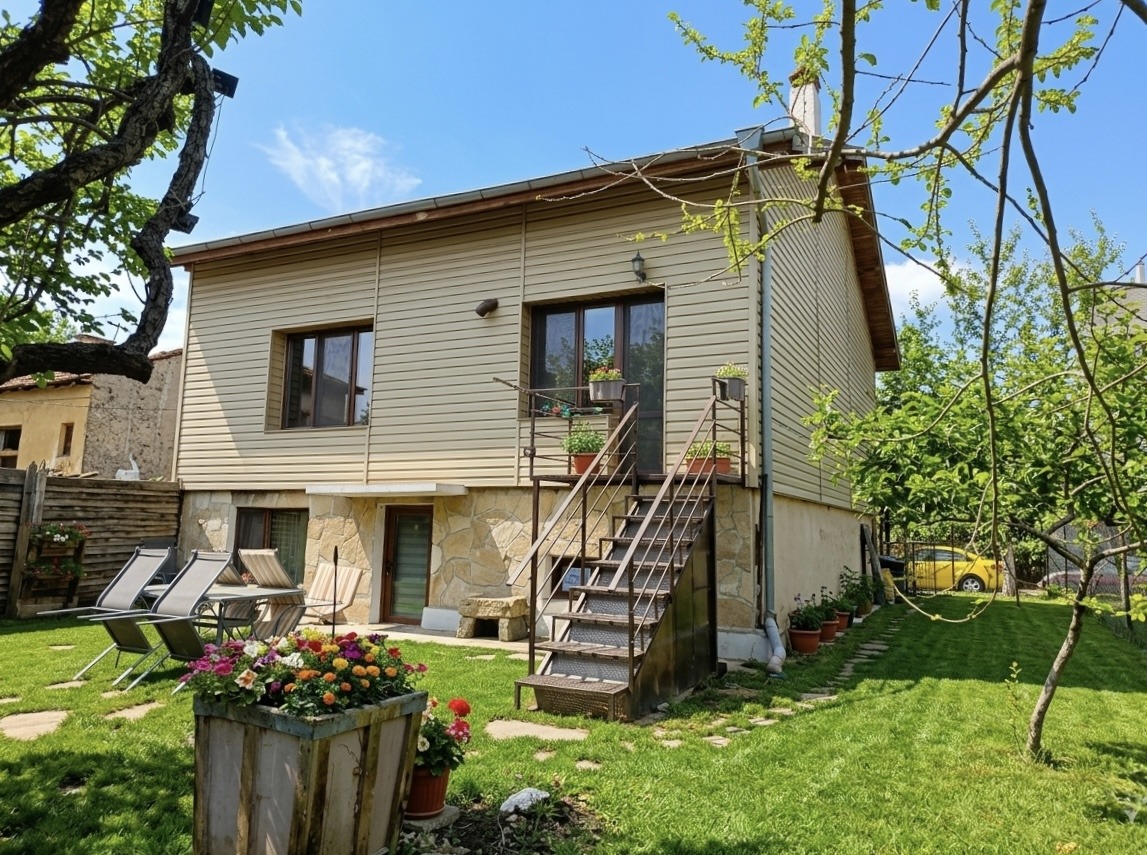 Продава КЪЩА, гр. София, Триъгълника, снимка 2 - Къщи - 53929798