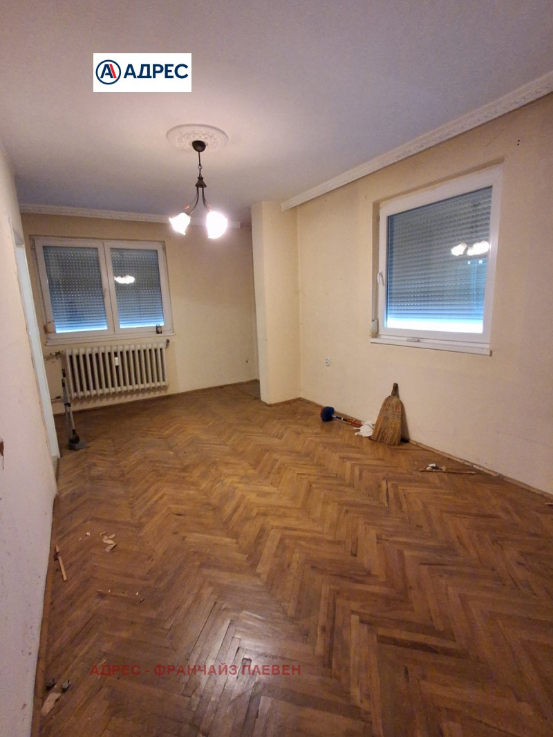 Продава МНОГОСТАЕН, гр. Плевен, Идеален център, снимка 2 - Апартаменти - 53312319