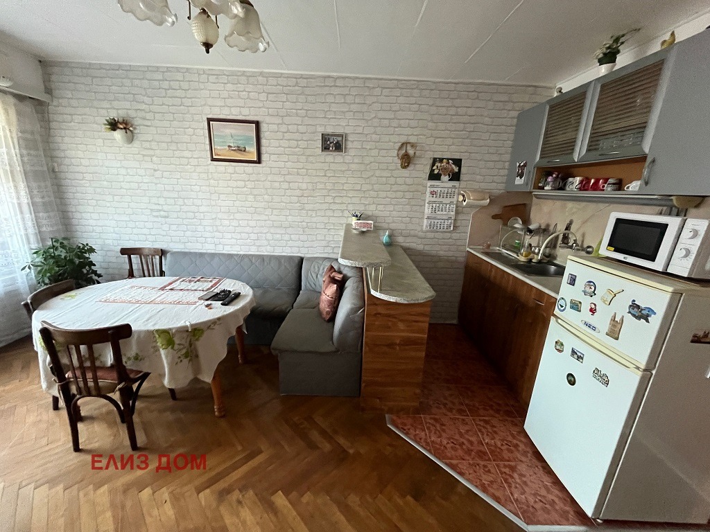 Продава 3-СТАЕН, гр. Варна, Левски 1