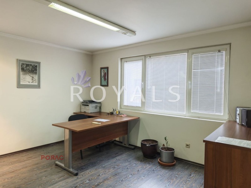Продава ОФИС в град Варна, ВИНС-Червен площад - 100 кв.м / 300 000 € » 586 749.00 лв., РОЯЛС
