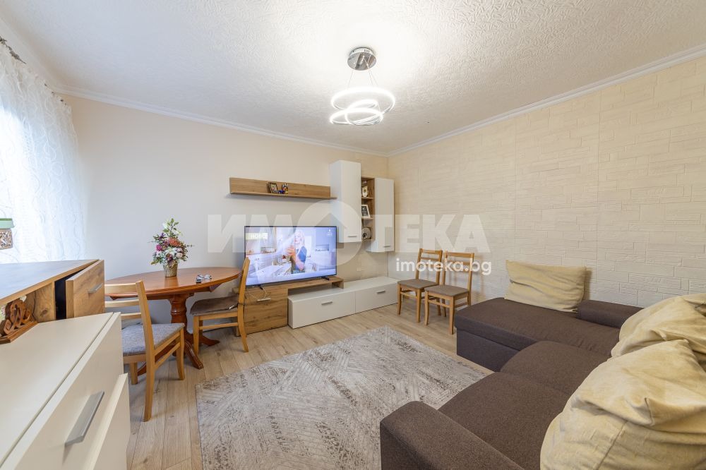 Продава КЪЩА, гр. Аксаково, област Варна, снимка 2 - Къщи - 53955587