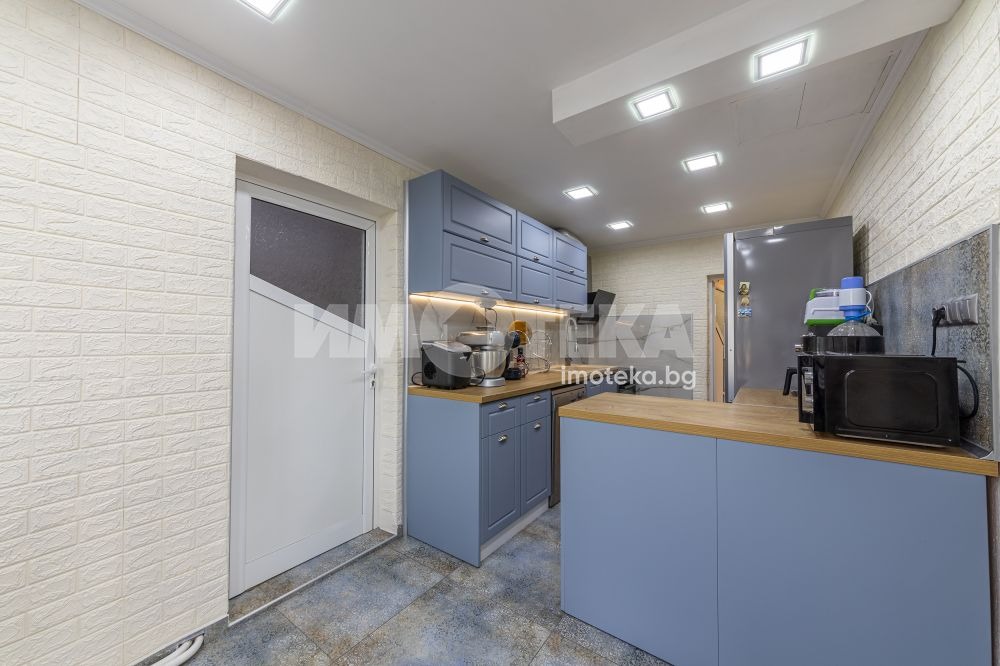 Продава КЪЩА, гр. Аксаково, област Варна