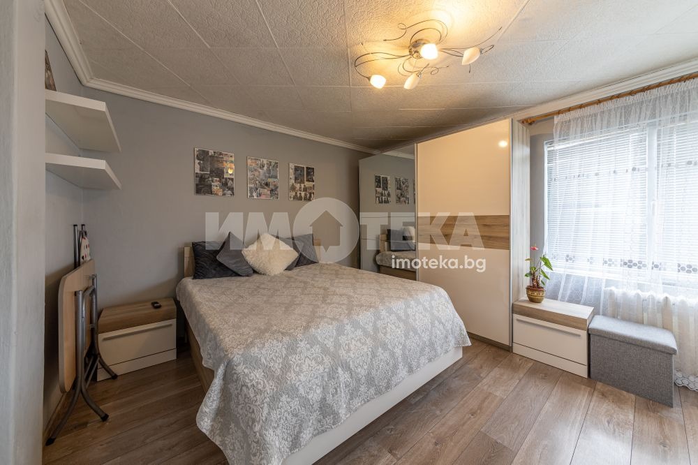 Продава КЪЩА, гр. Аксаково, област Варна, снимка 3 - Къщи - 53955587