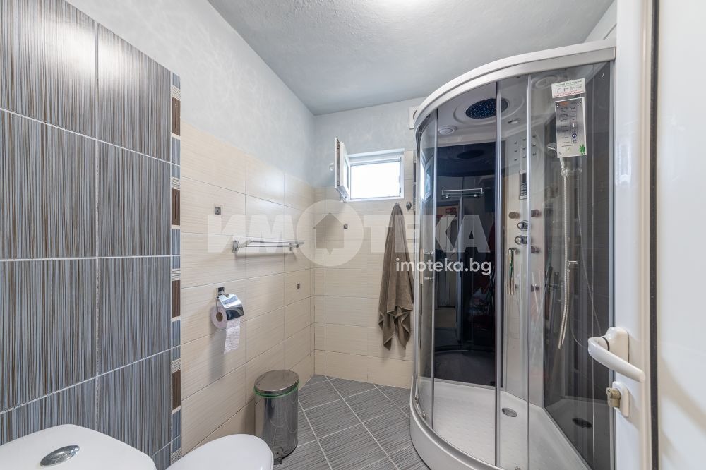 Продава КЪЩА, гр. Аксаково, област Варна, снимка 14 - Къщи - 53955587