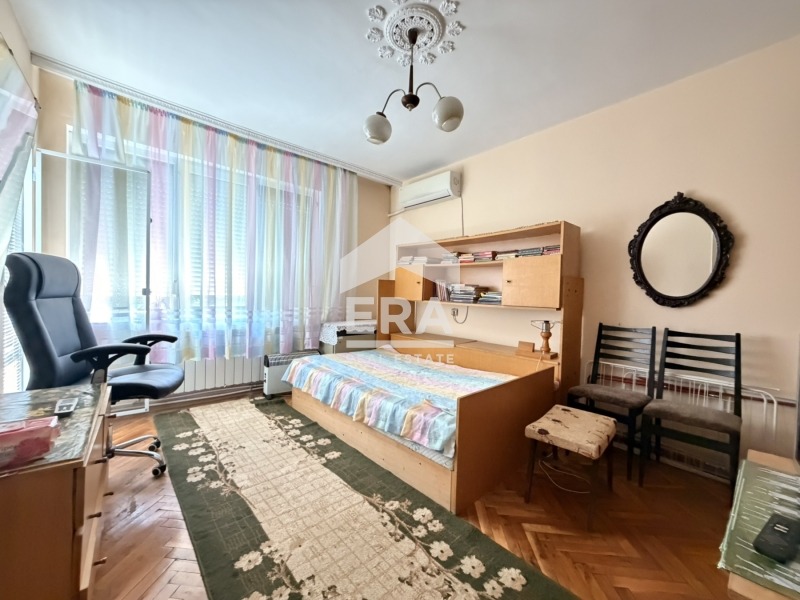 Продава МНОГОСТАЕН, гр. Силистра, Римска гробница