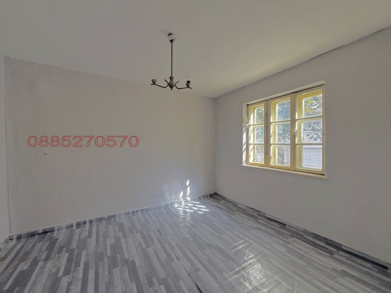 Продава ЕТАЖ ОТ КЪЩА, гр. Шумен, Център, снимка 8 - Етаж от къща - 52780739