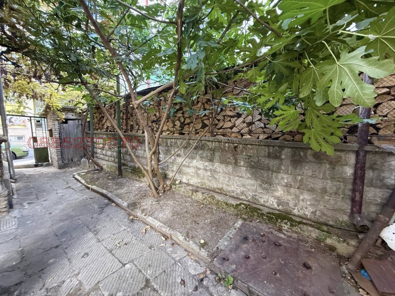 Продава ЕТАЖ ОТ КЪЩА, гр. Шумен, Център, снимка 2 - Етаж от къща - 52780739