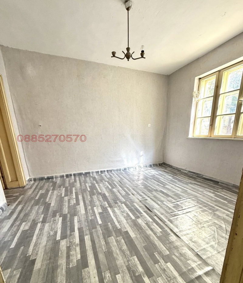 Продава ЕТАЖ ОТ КЪЩА, гр. Шумен, Център, снимка 7 - Етаж от къща - 52780739