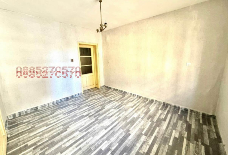 Продава ЕТАЖ ОТ КЪЩА, гр. Шумен, Център, снимка 3 - Етаж от къща - 52780739