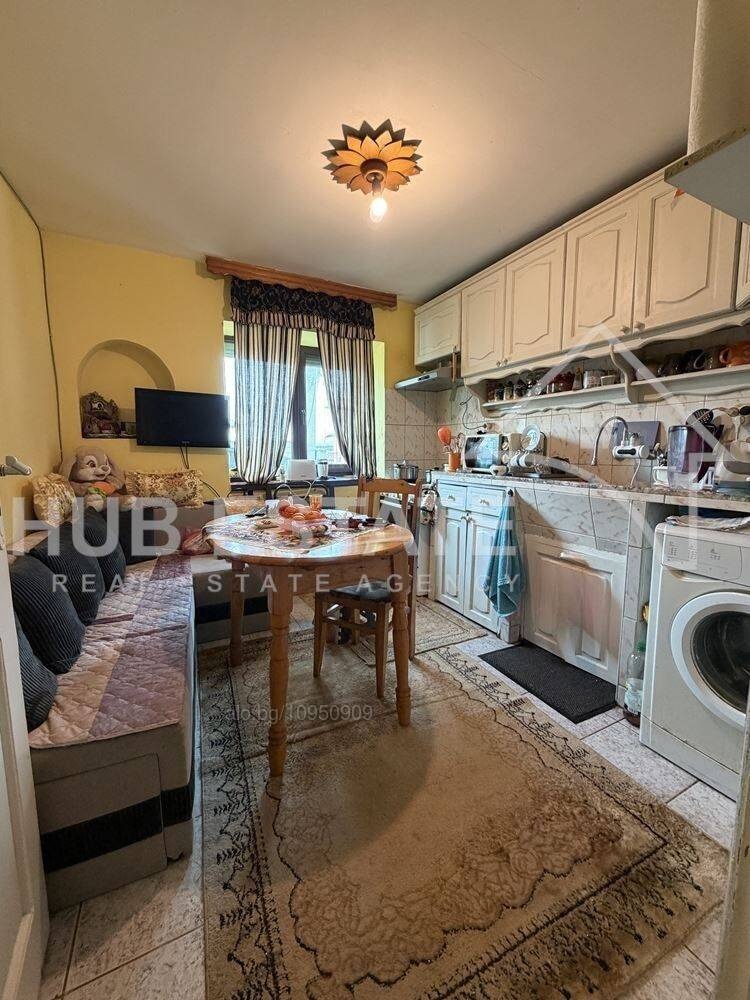 Продава ЕТАЖ ОТ КЪЩА, гр. Добрич, Пинета