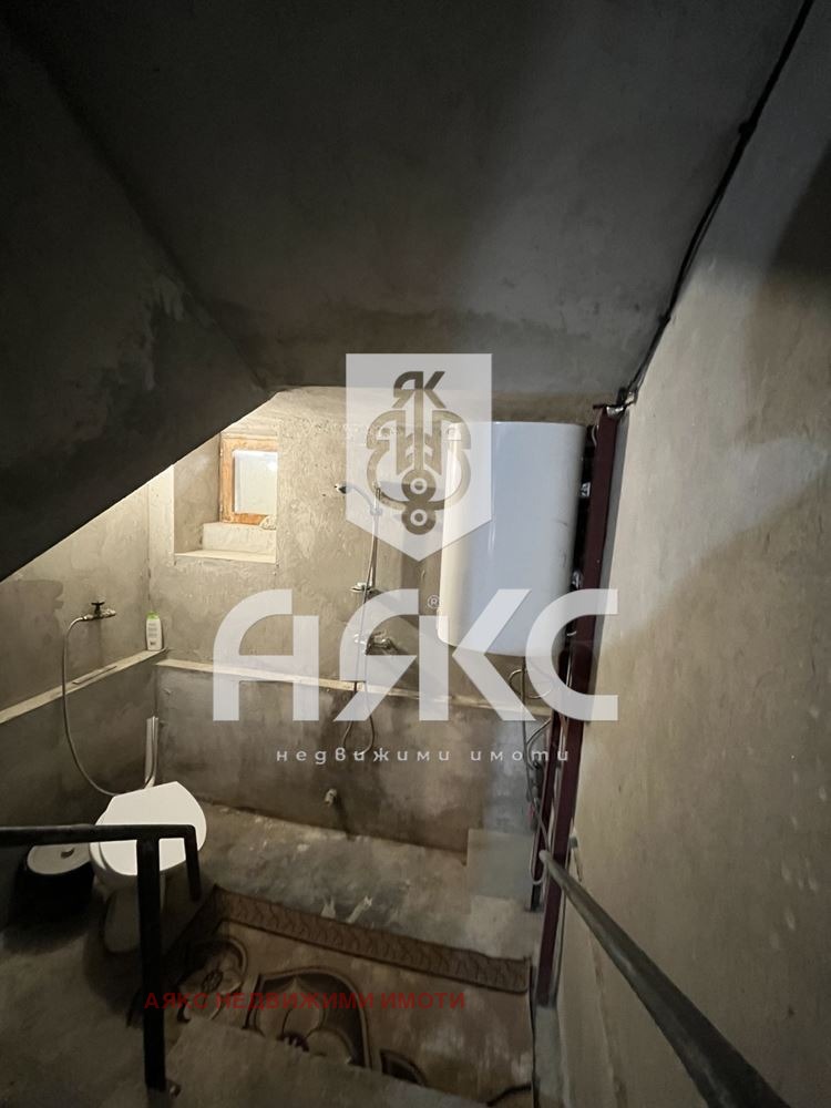 Продава КЪЩА, с. Боснек, област Перник, снимка 12 - Къщи - 52688544