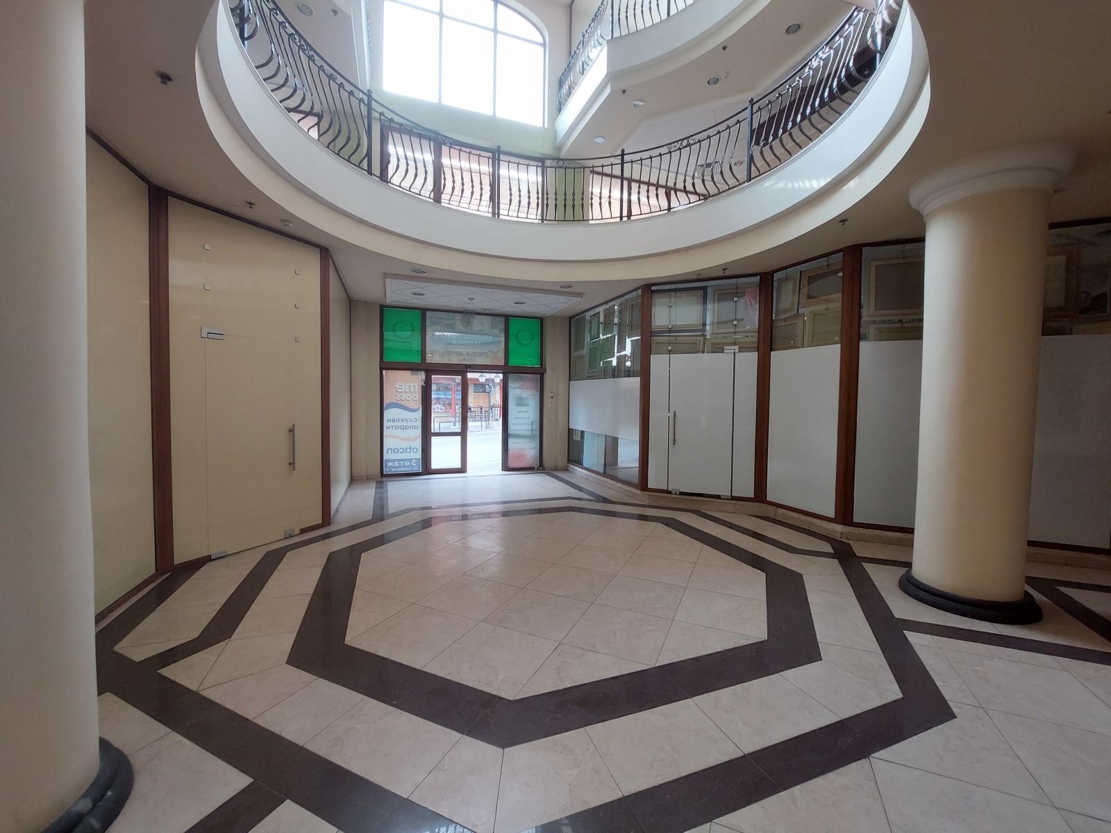 Продава МАГАЗИН, гр. Велико Търново, Център, снимка 9 - Магазини - 54085376