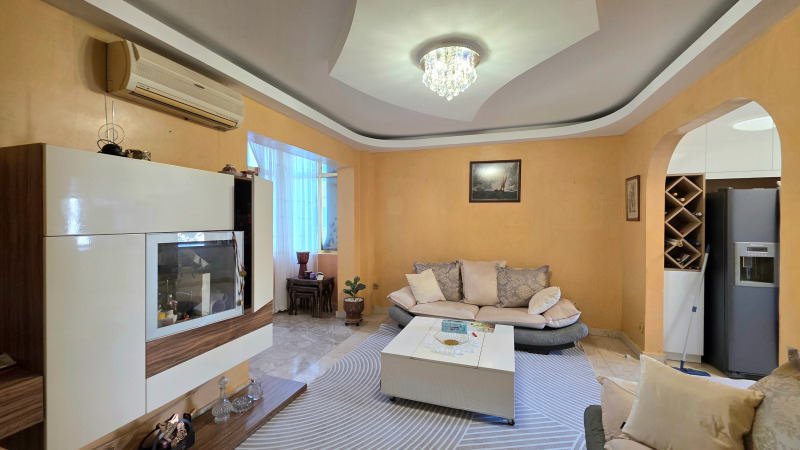 Продава  4-стаен град Пловдив , Център , 95 кв.м | 95843748