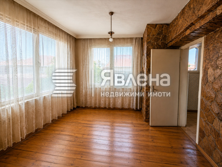 Продава ЕТАЖ ОТ КЪЩА, гр. Пловдив, Коматево, снимка 3 - Етаж от къща - 55619513