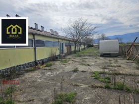 Bâtiment industriel Petritch, région Blagoevgrad 4