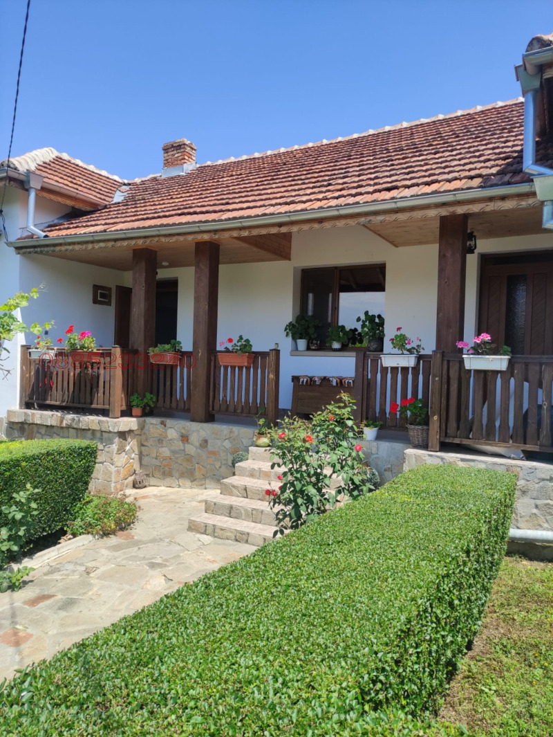 Продава КЪЩА в област Ловеч, с. Крушуна - 370 кв.м / 360 000 € » 704 098.80 лв.