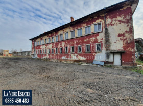 Bâtiment industriel Promichlena zona - Iztok, Rouse 11