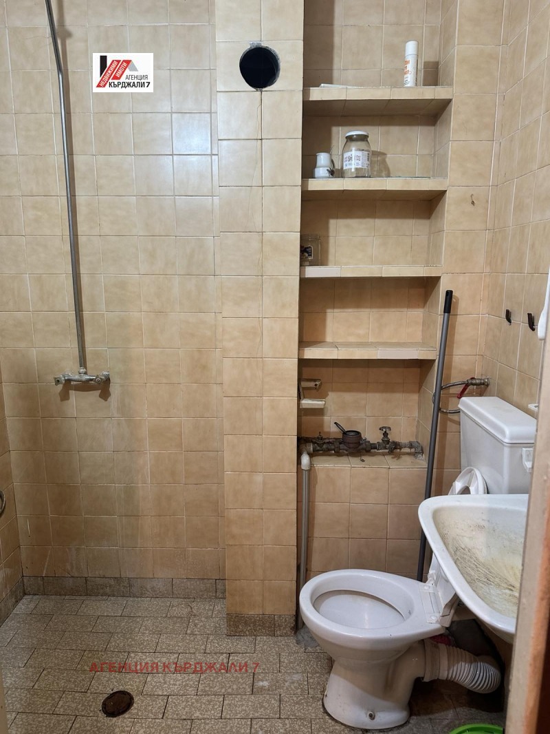 Продава 3-СТАЕН, гр. Кърджали, Възрожденци, снимка 15 - Апартаменти - 53271839