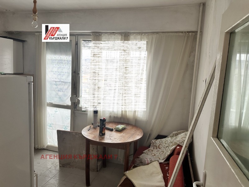 Продава 3-СТАЕН, гр. Кърджали, Възрожденци