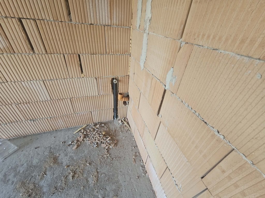 Продава ГАРАЖ, ПАРКОМЯСТО, гр. Кърджали, Възрожденци, снимка 4 - Гаражи и паркоместа - 53628899