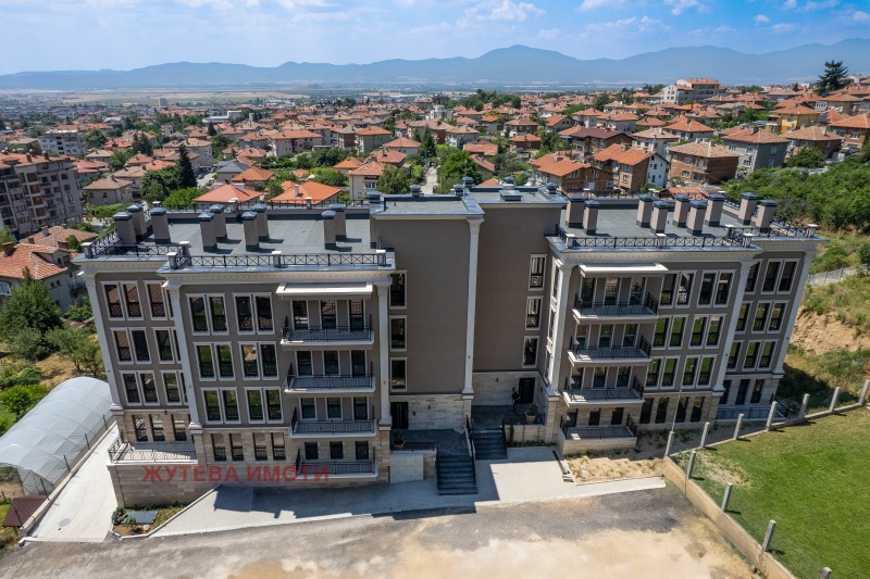Продава 2-СТАЕН в област Пловдив, гр. Карлово - 67 кв.м / 107 392 € » 210 040.50 лв., ЖУТЕВА ИМОТИ