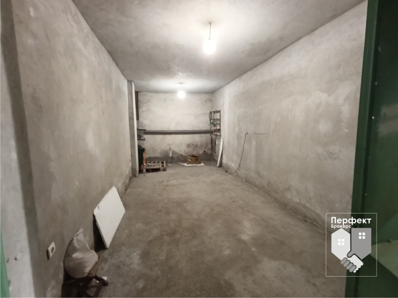 Продава ГАРАЖ в град Велико Търново, Бузлуджа - 22 кв.м / 15 600 € » 30 510.95 лв., ПЕРФЕКТ БРОКЕРС