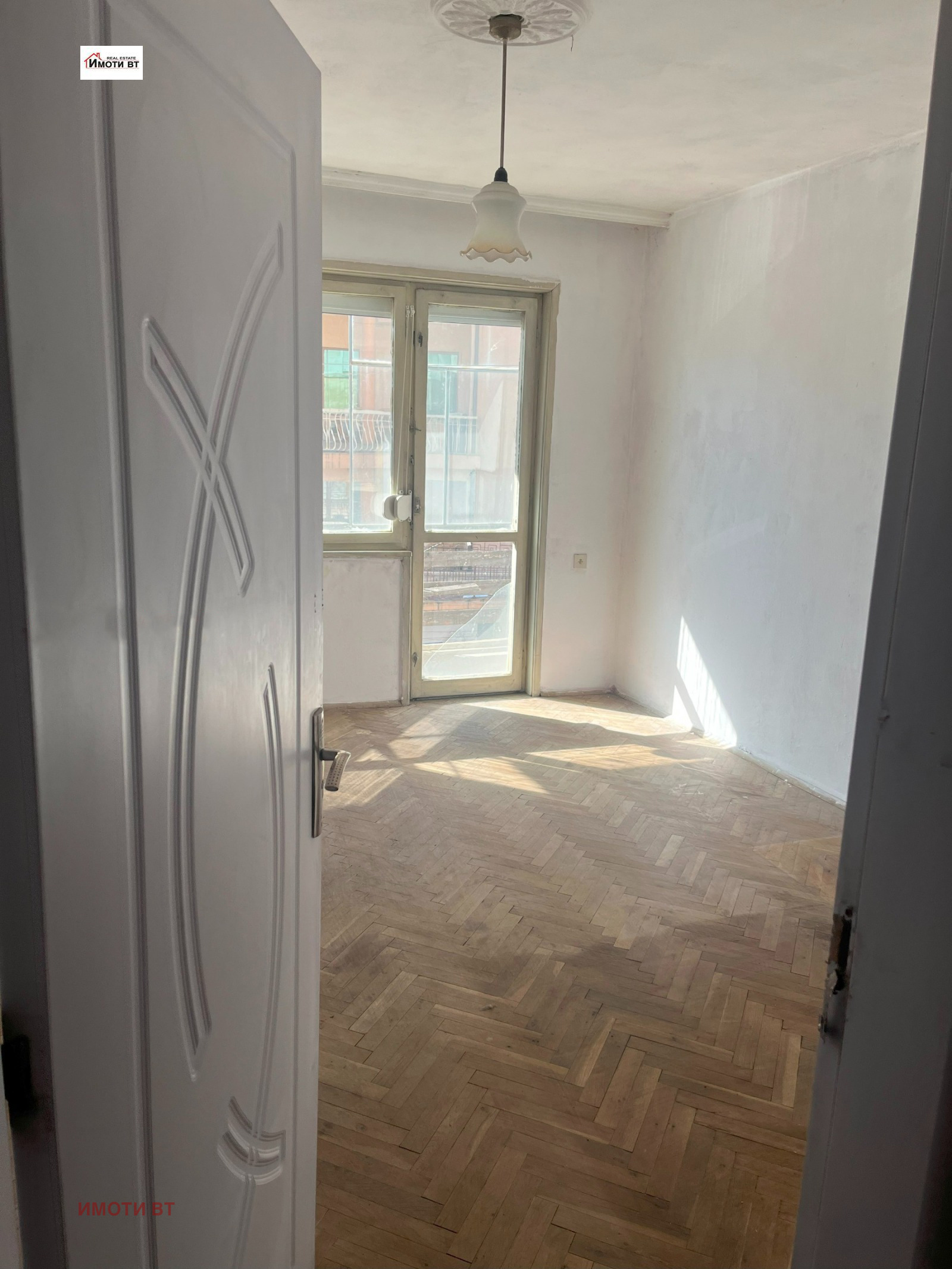 Продава МНОГОСТАЕН, гр. Велико Търново, Център, снимка 2 - Апартаменти - 48751265