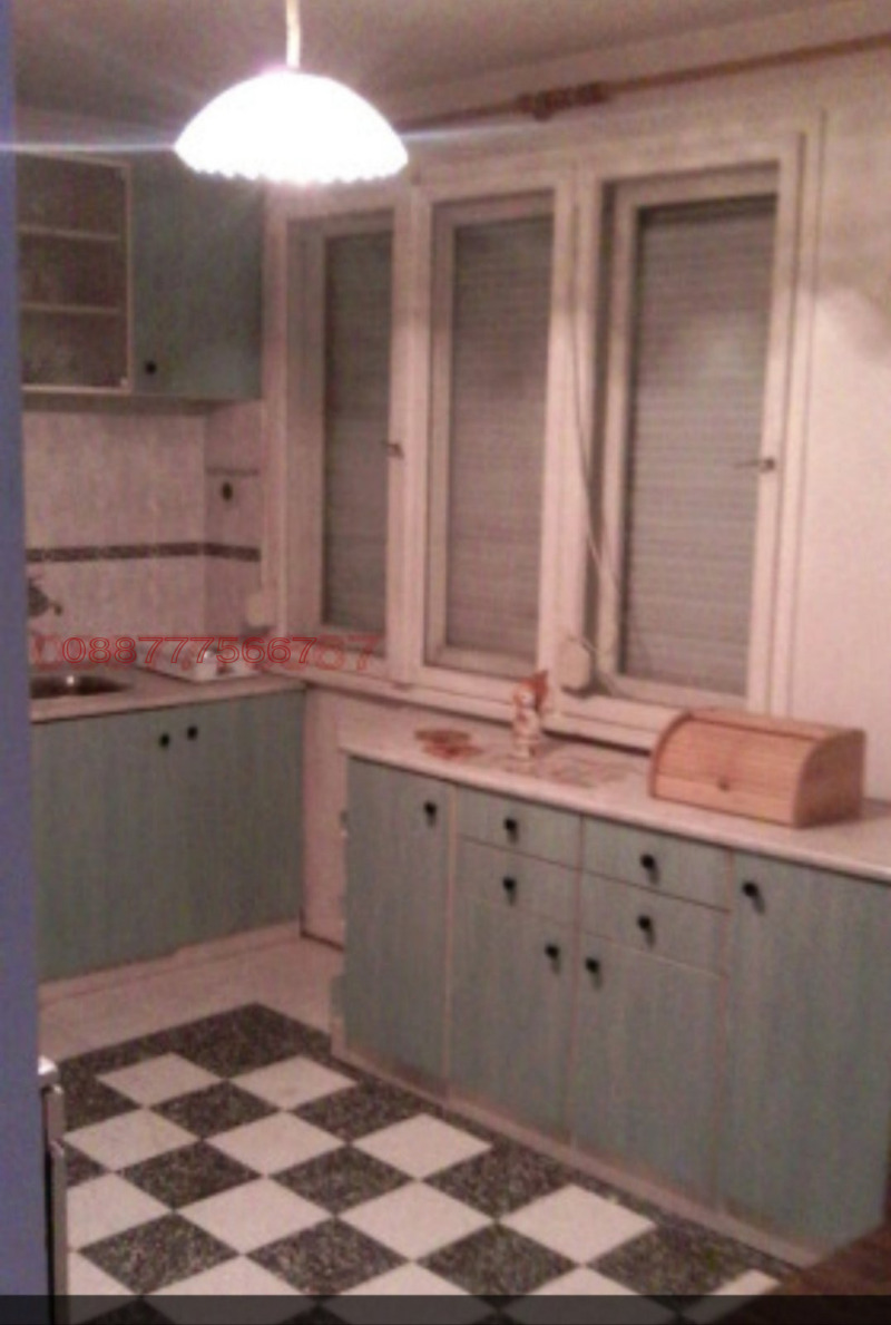 Продава ЕТАЖ ОТ КЪЩА, гр. Пловдив, Прослав