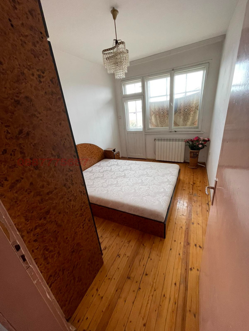 Продава ЕТАЖ ОТ КЪЩА, гр. Пловдив, Прослав, снимка 4 - Етаж от къща - 53188495