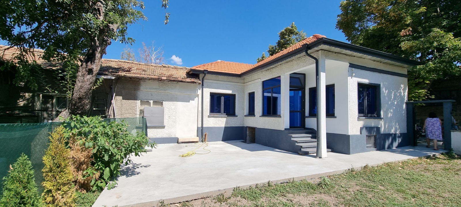 Продава КЪЩА, гр. Разград, Промишлена зона - Запад, снимка 2 - Къщи - 54413036