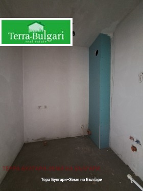 2 bedroom Iztok, Pernik 9