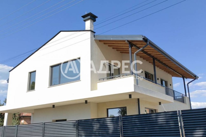 In vendita  Casa regione Sofia , Lesnovo , 222 mq | 95286086