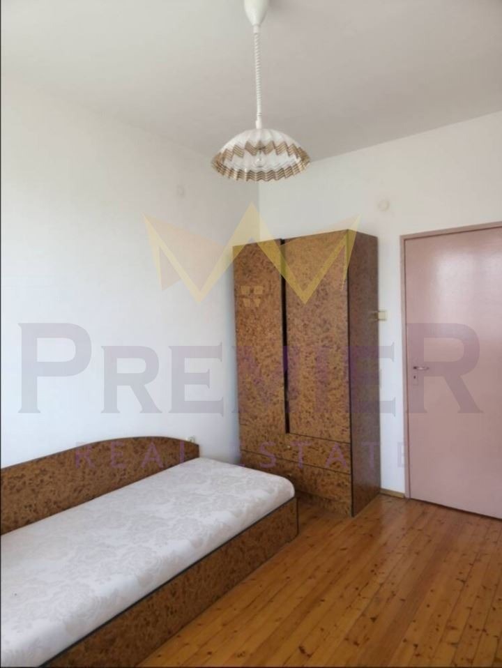 Продава ЕТАЖ ОТ КЪЩА, гр. Пловдив, Прослав, снимка 3 - Етаж от къща - 55707827