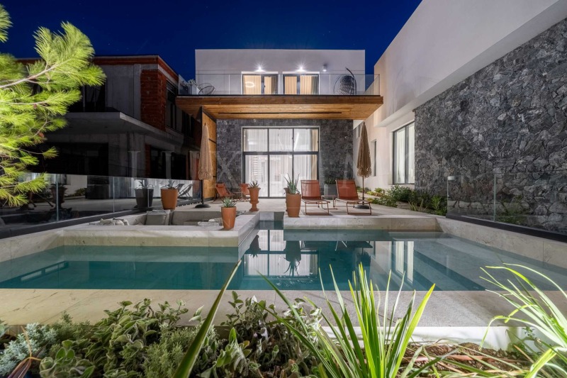 Продава ВИЛА, Извън страната, област Извън страната