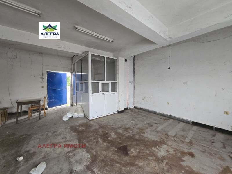 Продава  Пром. помещение град Пазарджик , Запад , 997 кв.м | 52393026 - изображение [2]