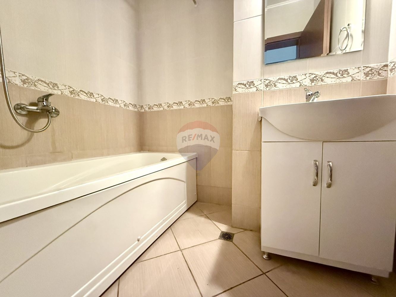 Продава 3-СТАЕН, гр. Балчик, област Добрич, снимка 13 - Апартаменти - 55749690